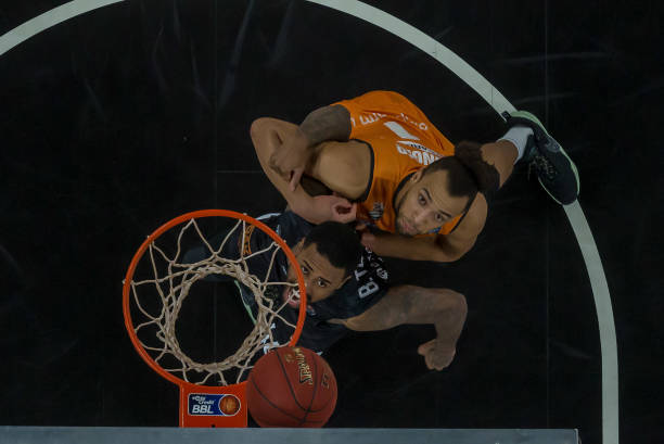 强队依然能 强队依然能