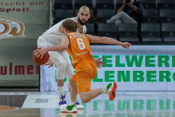 人屏住呼吸 人屏住呼吸