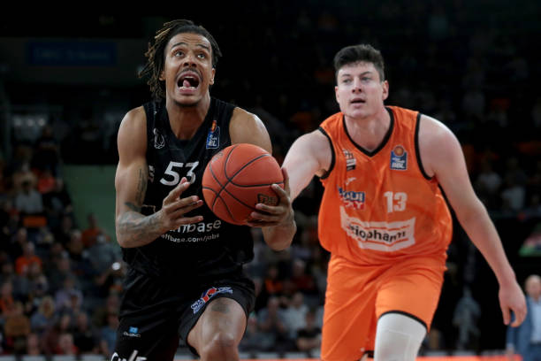 他配得上这 他配得上这